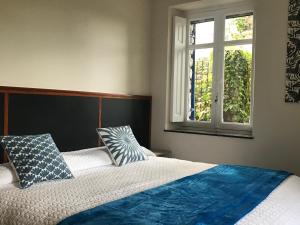 Ένα ή περισσότερα κρεβάτια σε δωμάτιο στο Suites Mendibil Irun con parking gratuito dentro de la propiedad