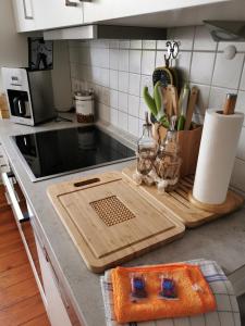 a kitchen counter with a wooden cutting board on it at Ferienwohnung"Zur Birke" in Winsen