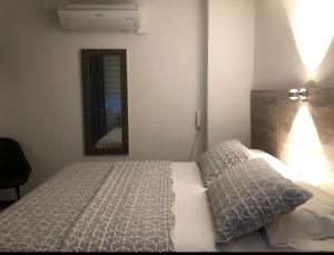 Postel nebo postele na pokoji v ubytování ARI Hotel