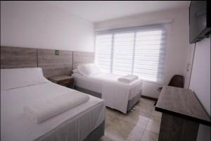 Postel nebo postele na pokoji v ubytování ARI Hotel