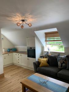 A kitchen or kitchenette at Meadowview Lodge