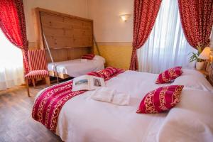 Postel nebo postele na pokoji v ubytování Hotel Villa Imperina