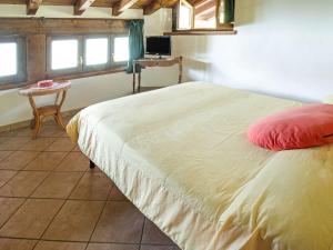 A bed or beds in a room at Cottage in Parole near Forest and Lake