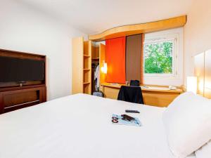Postel nebo postele na pokoji v ubytování ibis Mulhouse Centre Filature
