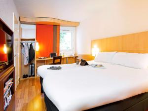 Postel nebo postele na pokoji v ubytování ibis Mulhouse Centre Filature