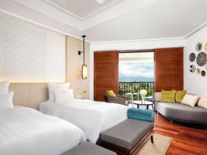 מיטה או מיטות בחדר ב-Pullman Danang Beach Resort