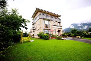 Vrt ispred objekta Evergreen Garden House