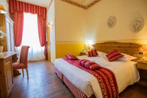 Postel nebo postele na pokoji v ubytování Hotel Villa Imperina