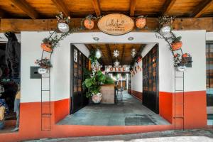 an entrance to a restaurant with a red and white front door at Hotel Valle Bonito, Valle de Bravo in Valle de Bravo