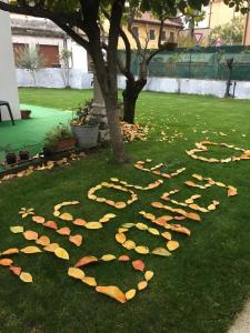 A garden outside NICOLE DONEY LOCAZIONE TURISTICA