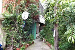 حديقة خارج Small Island Homestay