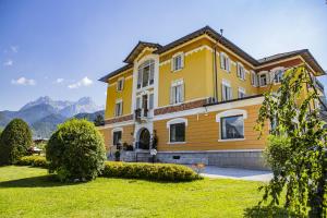 Nespecifikovaný výhled na hory nebo výhled na hory při pohledu z hotelu