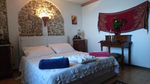 מיטה או מיטות בחדר ב-B&B da Paolo con vista Lago di Garda