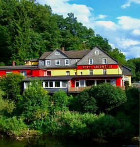 Ein Garten an der Unterkunft Hotel Auermühle