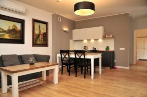 Posedenie v ubytovaní Apartamenty Kopernika 14