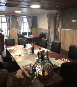 a meeting room with a table with chairs and aablish at Hotel Auermühle in Hamm