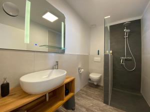 Ένα μπάνιο στο Excellentas Apartments Hannover +74 φωτογραφίες