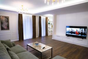 a living room with a couch and a tv at Casa Viilor in Chişinău