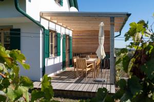 Rõdu või terrass majutusasutuses Kellerstöckl Weinblick I und II