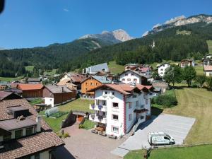 Vista aerea di Ciasa Weiss