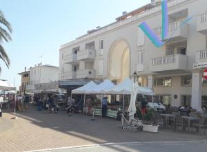 a market in front of a building with tents at Casa Vacanze al Mare "La Piazza" in Marotta