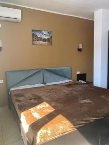 Postel nebo postele na pokoji v ubytování Hotel Métropole Résidence