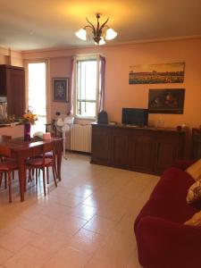 A television and/or entertainment centre at Il girasole