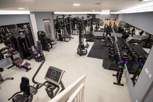 Fitness centrum a/nebo fitness zařízení v ubytování HOTEL Villa Grande