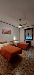 Postel nebo postele na pokoji v ubytování Hotel Isolabella