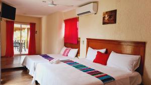 Hotel Machos Mahahual客房内的一张或多张床位
