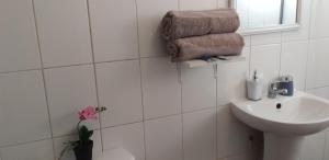 Koupelna v ubytování Hostal Tunquelen + 37 fotografií