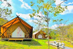 Zahrada ubytování Mountain Moon Hot Spring Camp Site