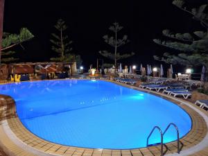 Bazén v ubytování Hotel La Playa Blanca nebo v jeho okolí