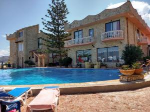 Bazén v ubytování Hotel La Playa Blanca nebo v jeho okolí