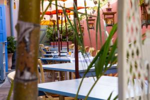 Ein Restaurant oder anderes Speiselokal in der Unterkunft Hotel Hacienda de Abajo-Adults Only-Lujo 