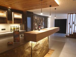 a bar with a counter with bottles of wine at Weingut Gästehaus D&D Haider in Jois