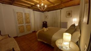 a bedroom with a bed and a couch and a table at Chalet nelle vigne in Novello