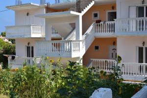 Balkón alebo terasa v ubytovaní Red Sun Apartments