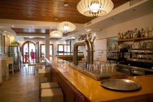 Lounge nebo bar v ubytování Hotel Almadraba