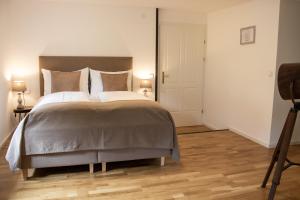 Fenix Hall Boutique Hotel Hallstatt客房内的一张或多张床位