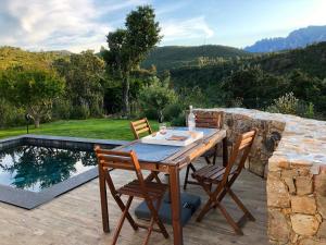 En generel udsigt til bjerge eller udsigt til bjerge taget fra feriehuset