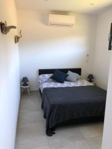 En eller flere senge i et værelse på Villa Machja Solenzara + 38 billeder