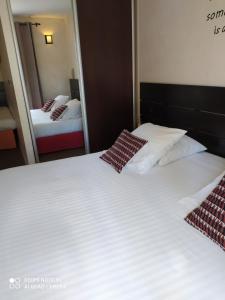 Postel nebo postele na pokoji v ubytování hôtel Le Synaya