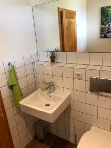 Koupelna v ubytování Waldhaus-Vulkaneifel