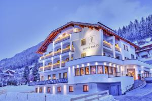Nespecifikovaný výhled na hory nebo výhled na hory při pohledu z hotelu