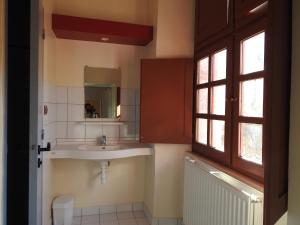 a bathroom with a sink and a mirror at Le Pavillon des Officiers in Mont-Dauphin