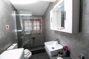A bathroom at Villa Kouf