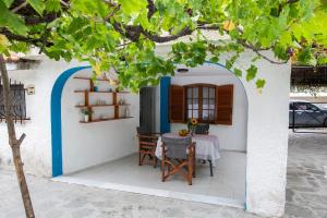 The building in which the holiday home is located