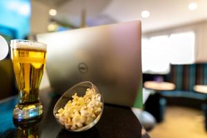 TV o dispositivi per l'intrattenimento presso Holiday Inn Express Arras by IHG