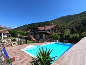 The swimming pool at or close to Apartamento Valverde II